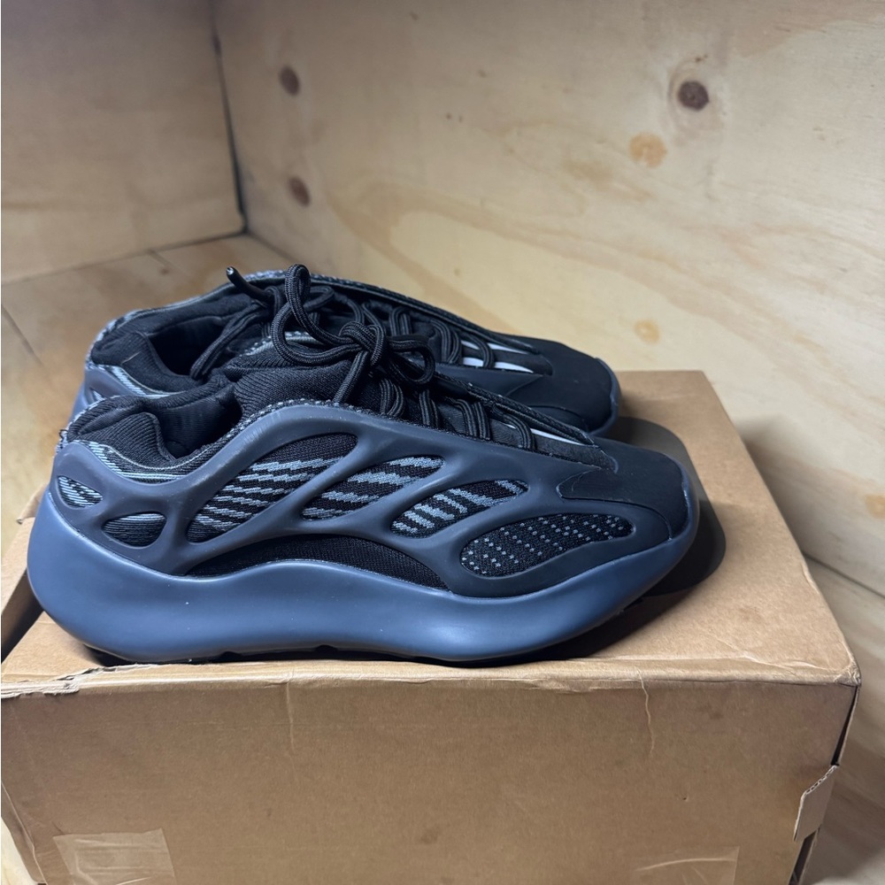 Stylish Black Men's Sneakers